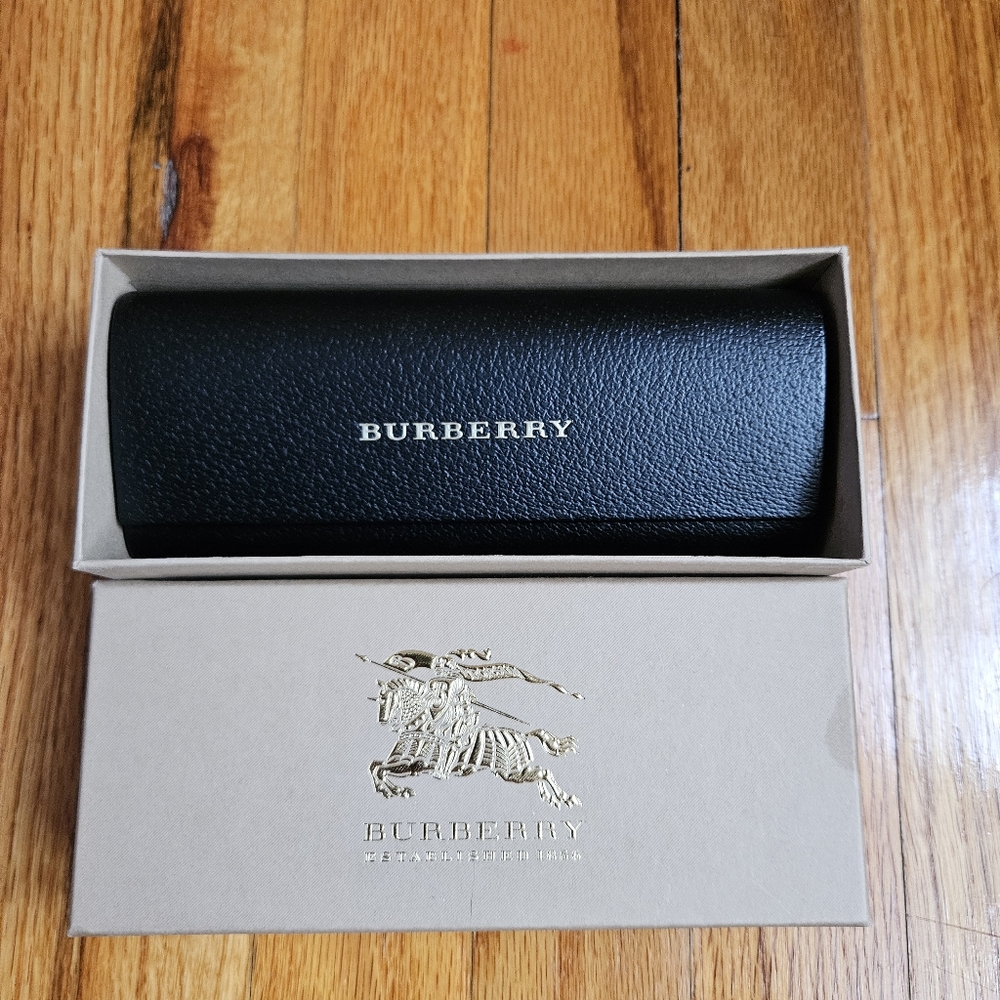 Burberry Sunglasses/ Glasses